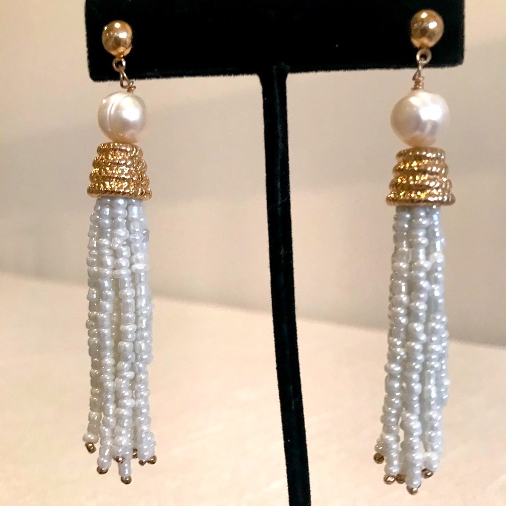 💥LAST ONE💥 DROP BEADED EARRINGS WHITE BEADS & GOLD TONE